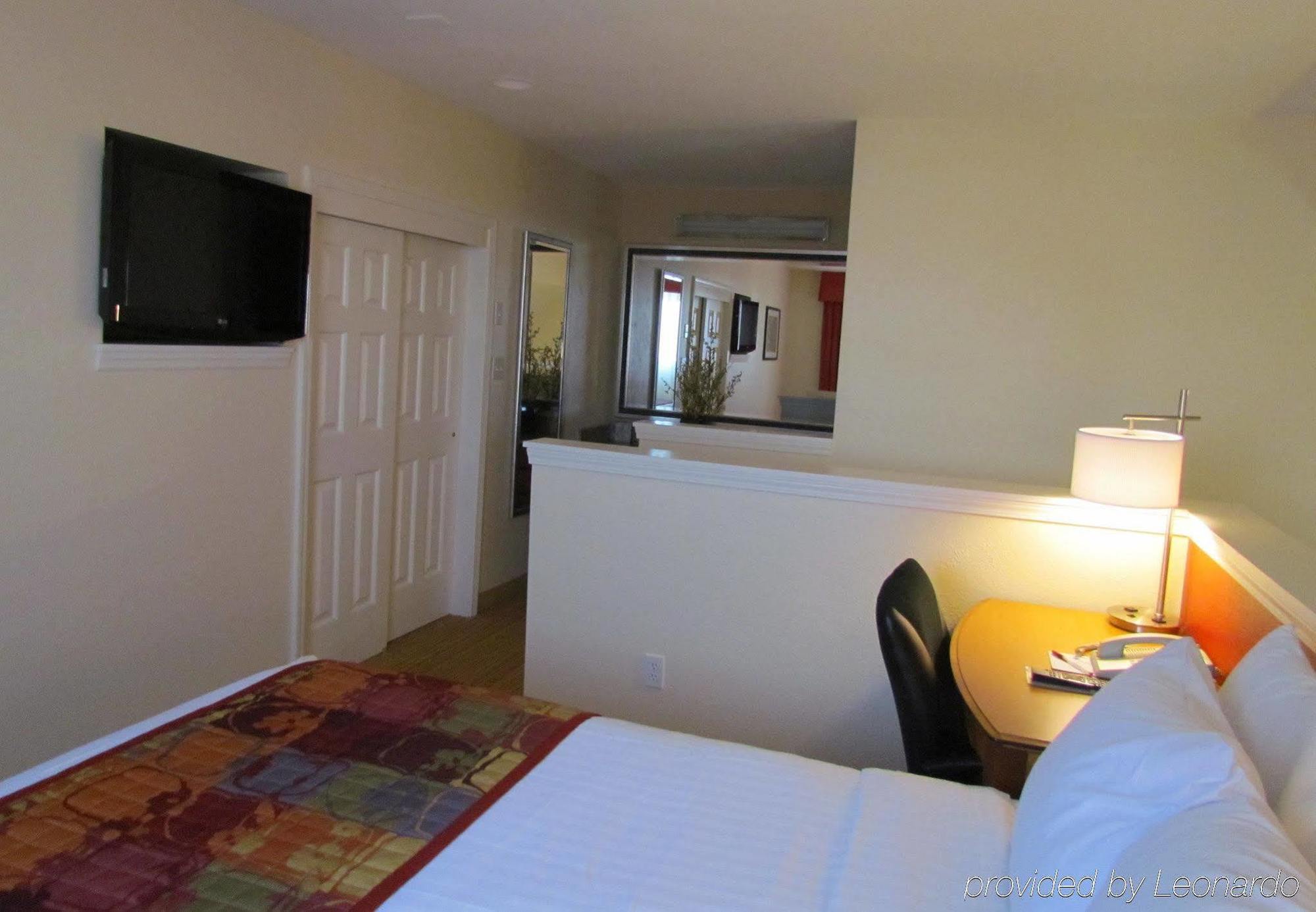 Hotel East 3*